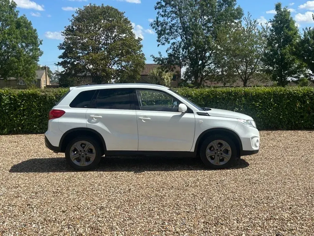 Used Suzuki Vitara SZ-T 120 HP (88 kW) 2015 White SUV