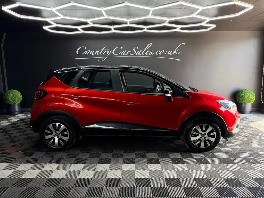 Used Renault Captur Play 90 HP (66 kW) 2018 Red SUV