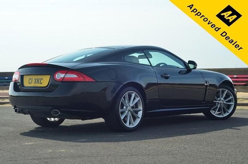 Usado Jaguar XK 385 HP (283 kW) 2011 Preto Coupé