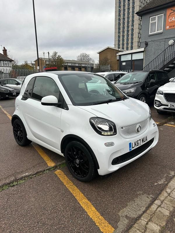 White Used 2017 Smart ForTwo Coupé Premium Coupe | £5,990 (Good price) - Image 1/4