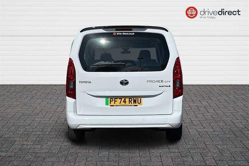 Used Toyota Proace Verso City 100 kW (136 HP) 2025 White Estate