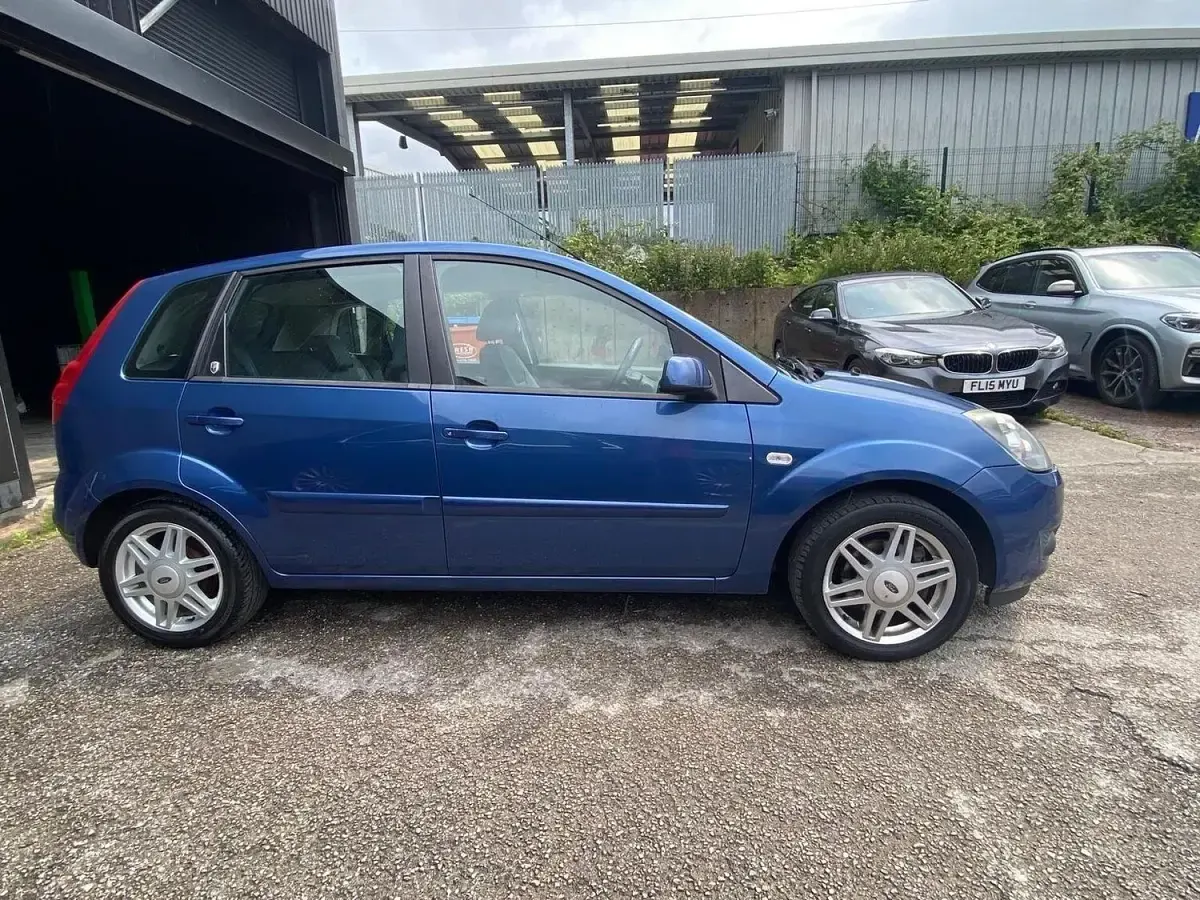 Used Ford Fiesta Ghia 2008 Blue Hatchback