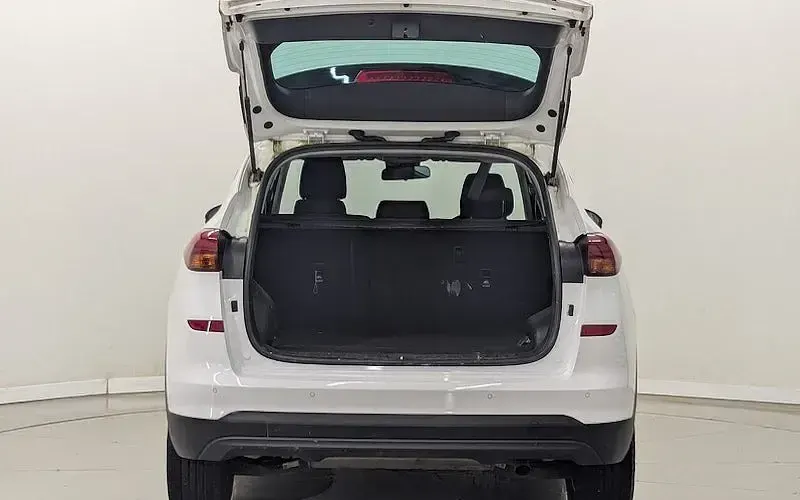 Used Hyundai Tucson SE 132 HP (97 kW) 2020 White SUV