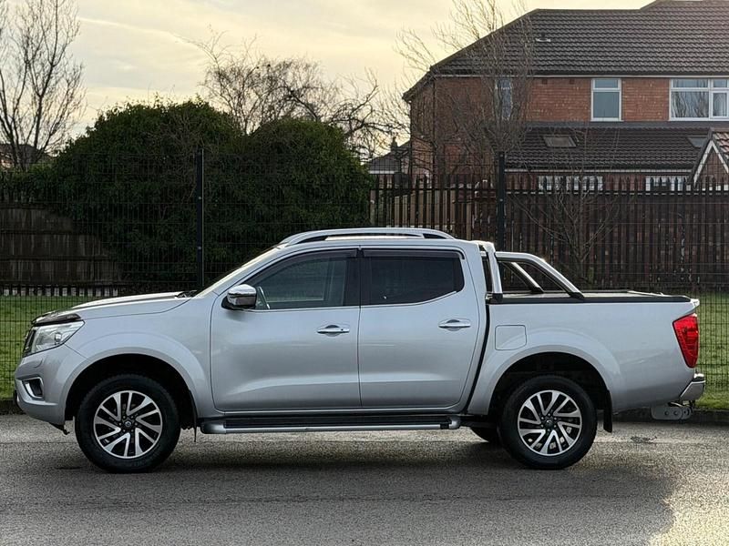 Usado Nissan Navara Tekna 2023 Prateado Pickup