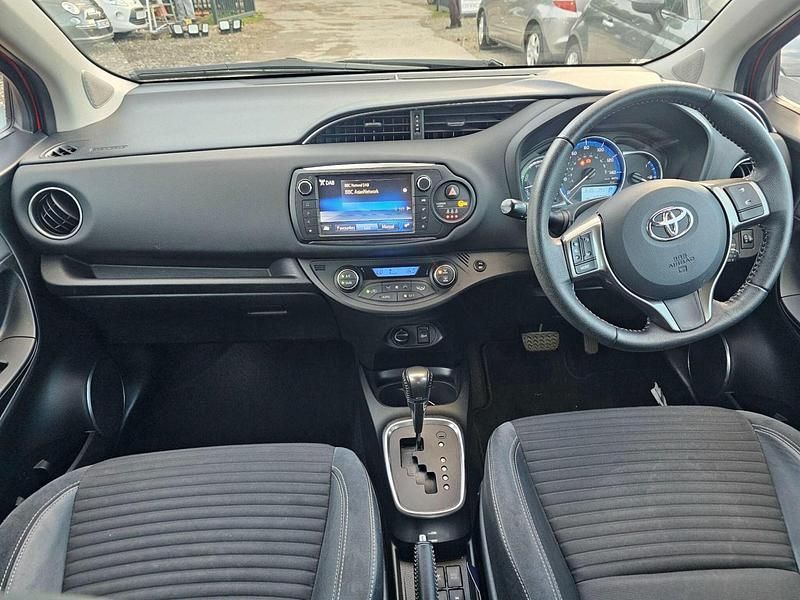 Used Toyota Yaris Hybrid 2014 Red Hatchback