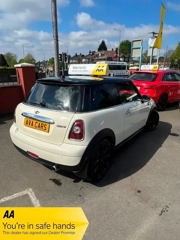 Used Mini Cooper 2010 White Hatchback