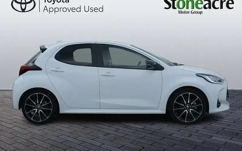 Used Toyota Yaris Sport 116 HP (85 kW) 2022 White Hatchback