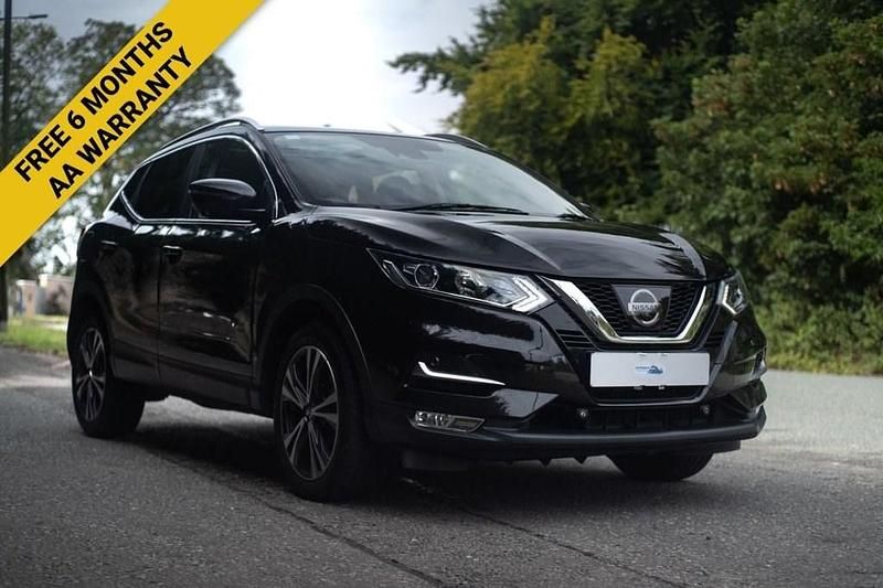 Black Used 2017 Nissan Qashqai N-Connecta SUV | £8,395 (Fair price) - Image 1/4