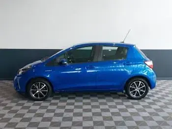 Used Toyota Yaris Hybrid 100 HP (73 kW) 2019 Blue Hatchback