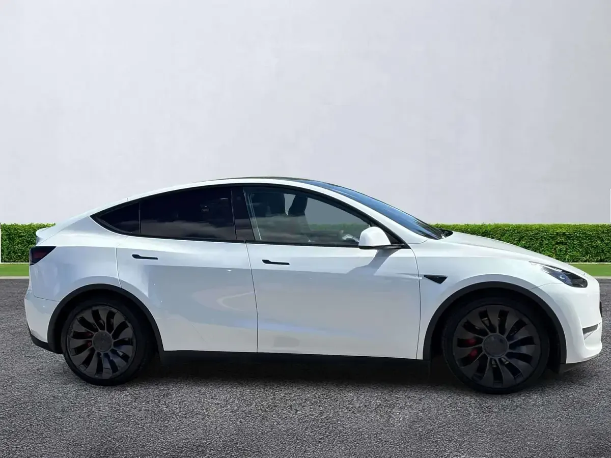 Used Tesla Model Y Performance 313 kW (426 HP) 2022 White SUV