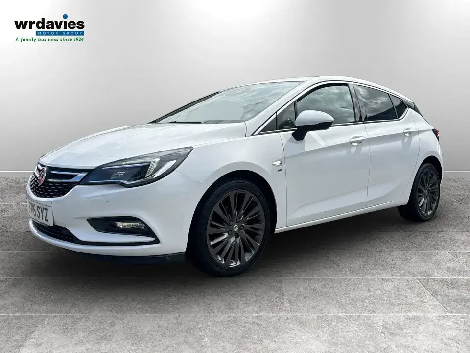 Used Vauxhall Astra SRi 150 HP (110 kW) 2016 White Hatchback