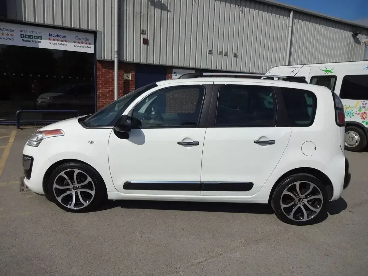 Begagnad Citroën C3 Picasso Platinum 100 HK (73 kW) 2016 Vit Minibuss