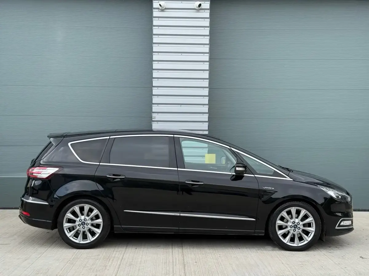 Używany Ford S-MAX Vignale 210 KM (154 kW) 2017 Czarny Minivan