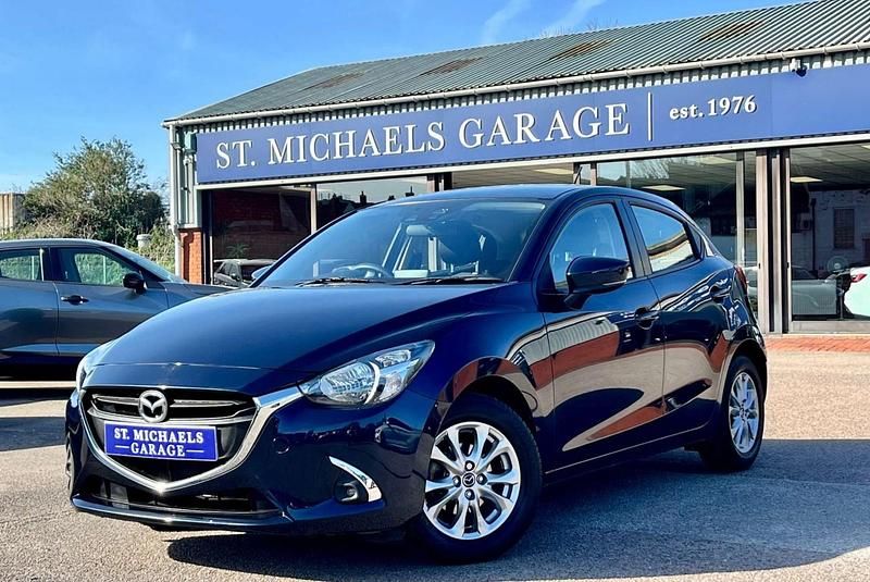 Usado Mazda 2 90 HP (66 kW) 2019 Azul Citadino