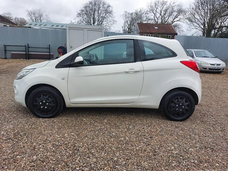 Used Ford Ka 69 HP (50 kW) 2011 White Hatchback