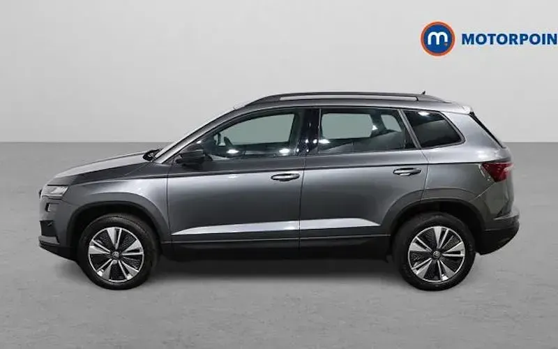 Usado Skoda Karoq SE Drive 110 CV (80 kW) 2023 Gris SUV