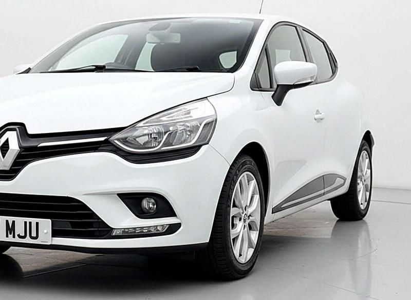 Used Renault Clio IV Dynamique 2017 White Hatchback