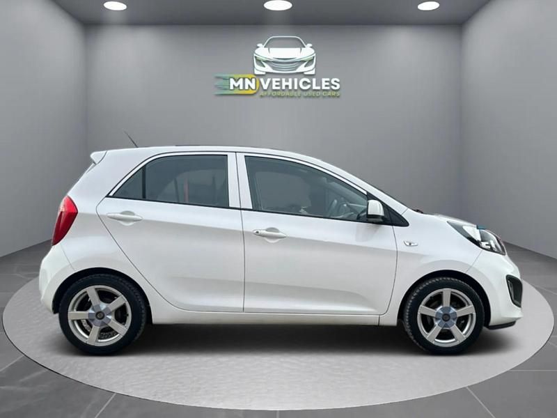 Used Kia Picanto 68 HP (50 kW) 2013 White Hatchback