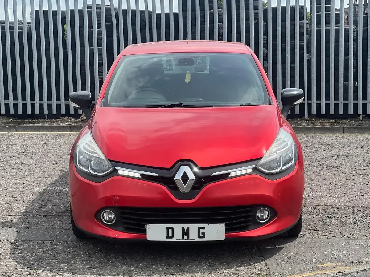Used Renault Clio Dynamique 90 HP (66 kW) 2016 Red Hatchback