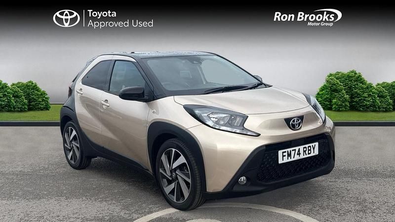 Used Toyota Aygo X 72 HP (52 kW) 2024 Beige SUV