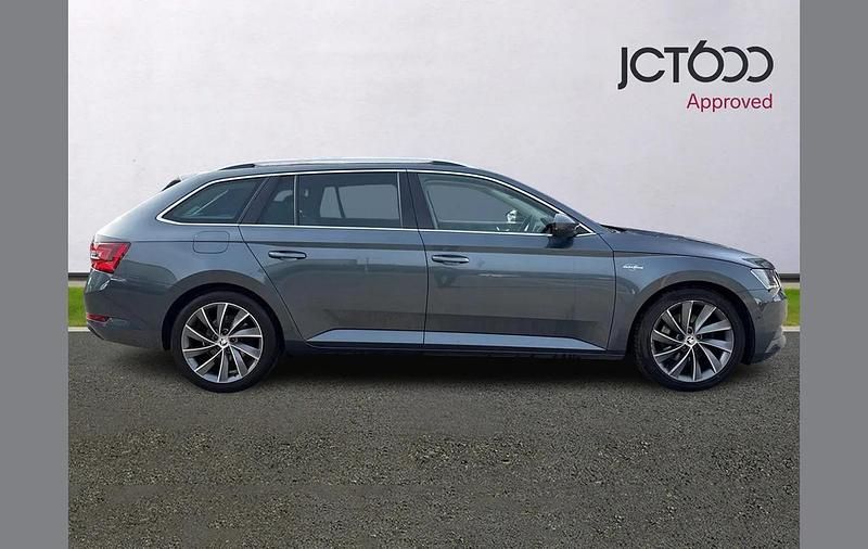 Used Skoda Superb 147 HP (108 kW) 2019 Grey Estate