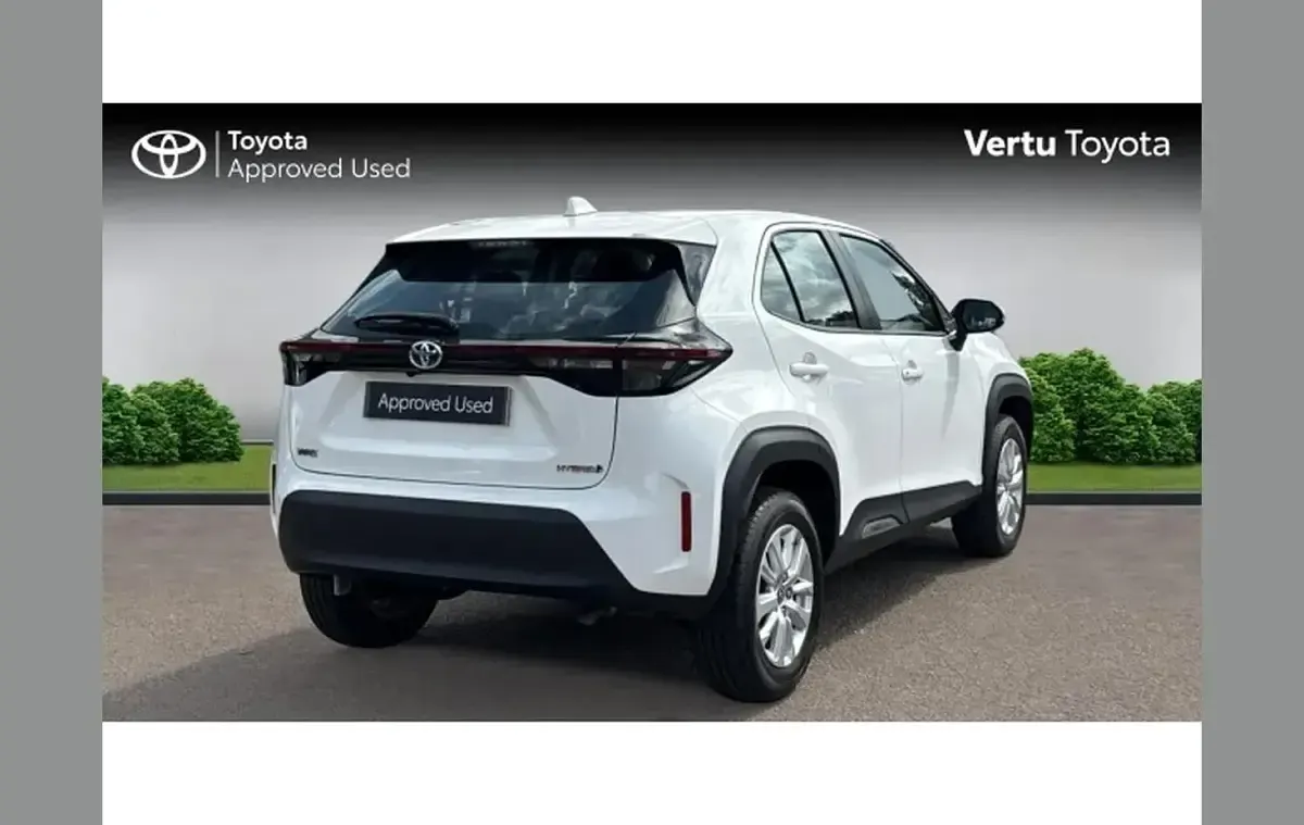 Used Toyota Yaris Cross 113 HP (83 kW) 2024 White SUV