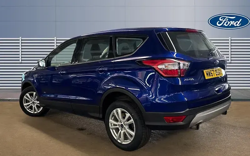 Usado Ford Kuga Zetec 182 CV (133 kW) 2017 Azul SUV