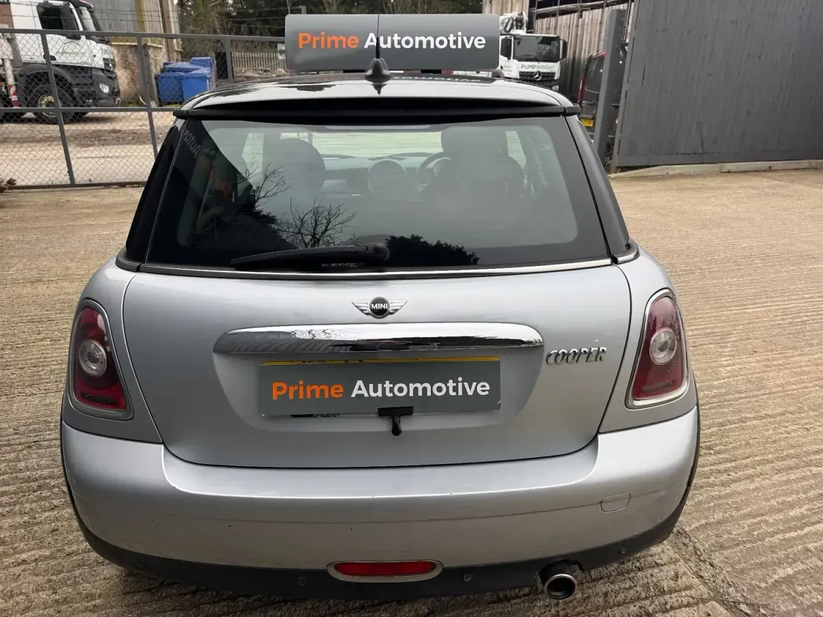 Usado Mini Cooper Hatch 2009 Plateado Utilitario