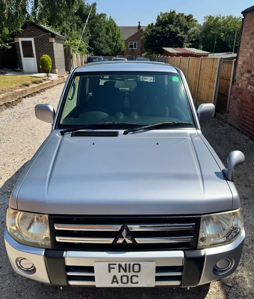 Used Mitsubishi Pajero 2010 Silver SUV