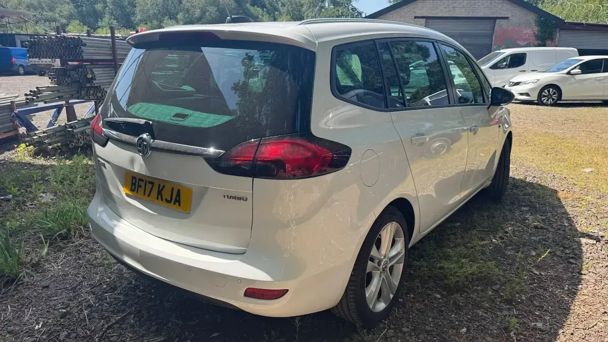 Used Vauxhall Zafira SRi 140 HP (102 kW) 2017 White MPV