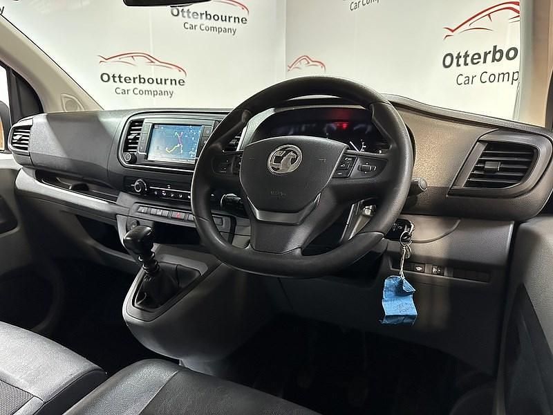 Used Vauxhall Vivaro Sportive 100 HP (73 kW) 2021 White MPV