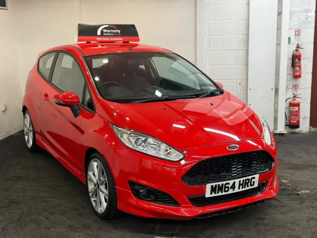 Used Ford Fiesta Zetec 125 HP (91 kW) 2015 Red Hatchback