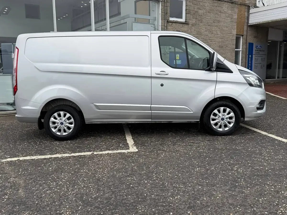 Used Ford Transit Custom Limited 130 HP (95 kW) 2022 Silver Van
