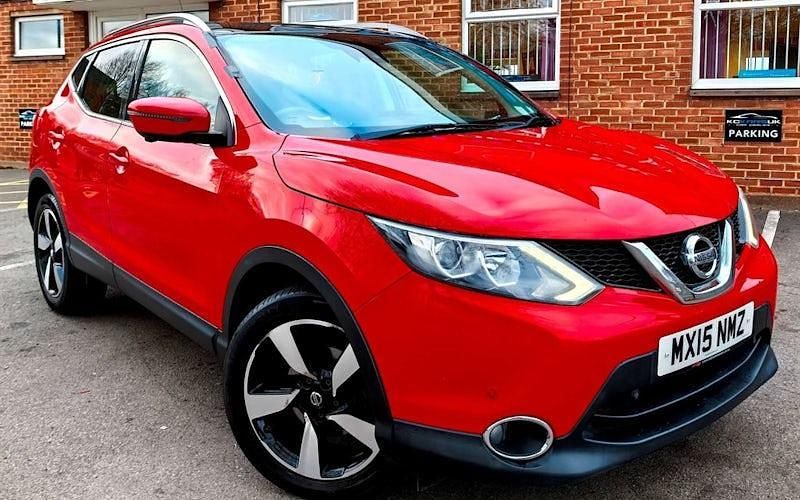 Used Nissan Qashqai N-TEC 110 HP (80 kW) 2015 Red SUV
