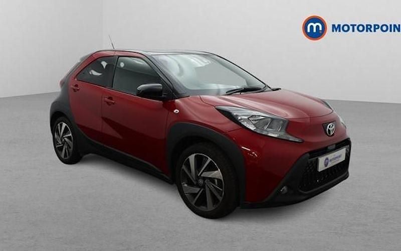 Used Toyota Aygo X 72 HP (52 kW) 2025 Red SUV