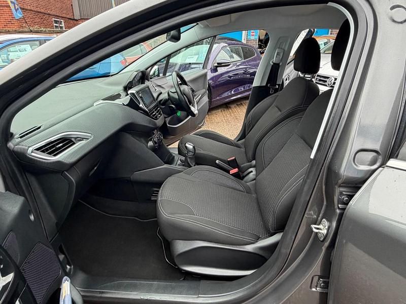 Used Peugeot 208 Allure 82 HP (60 kW) 2018 Grey Hatchback