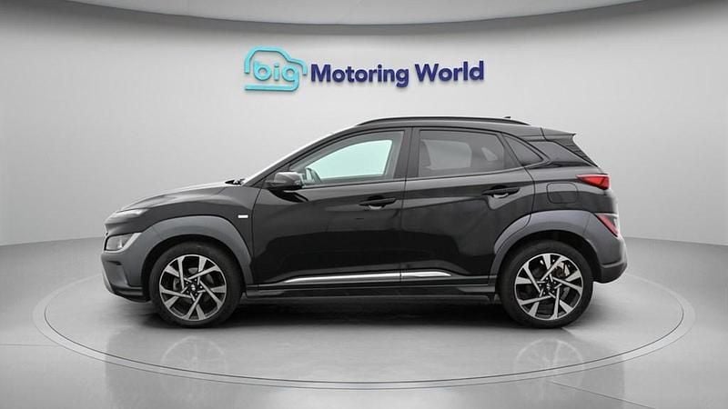 Second-hand Hyundai Kona Premium 120 CP (88 kW) 2023 Negru SUV