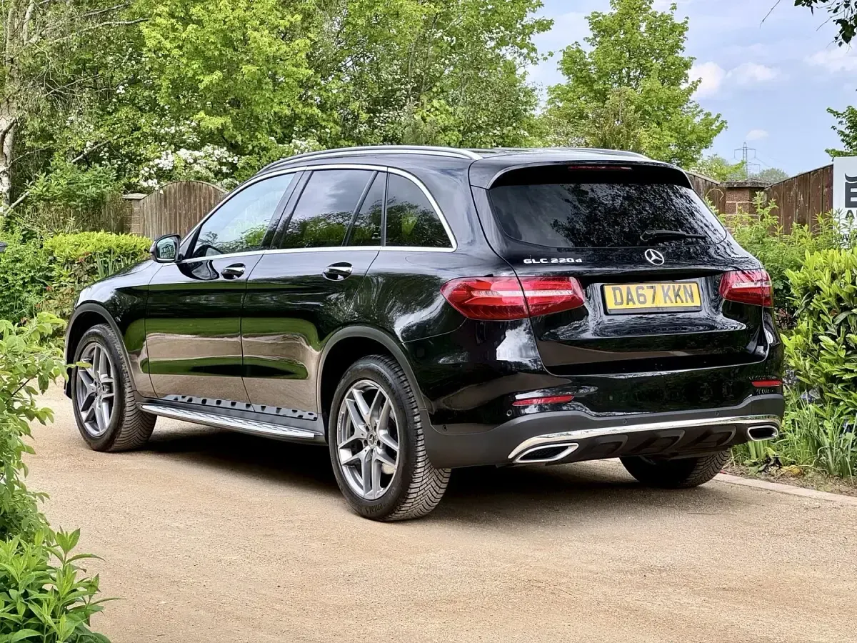Begagnad Mercedes GLC220 AMG line 2017 Svart SUV