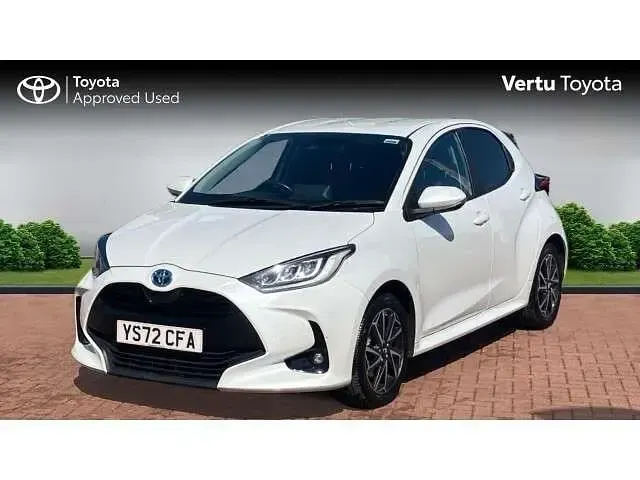 Used Toyota Yaris Hybrid Design 113 HP (83 kW) 2023 White Hatchback