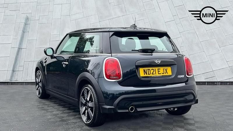 Usado Mini Cooper Exclusive 136 HP (100 kW) 2021 Preto Citadino