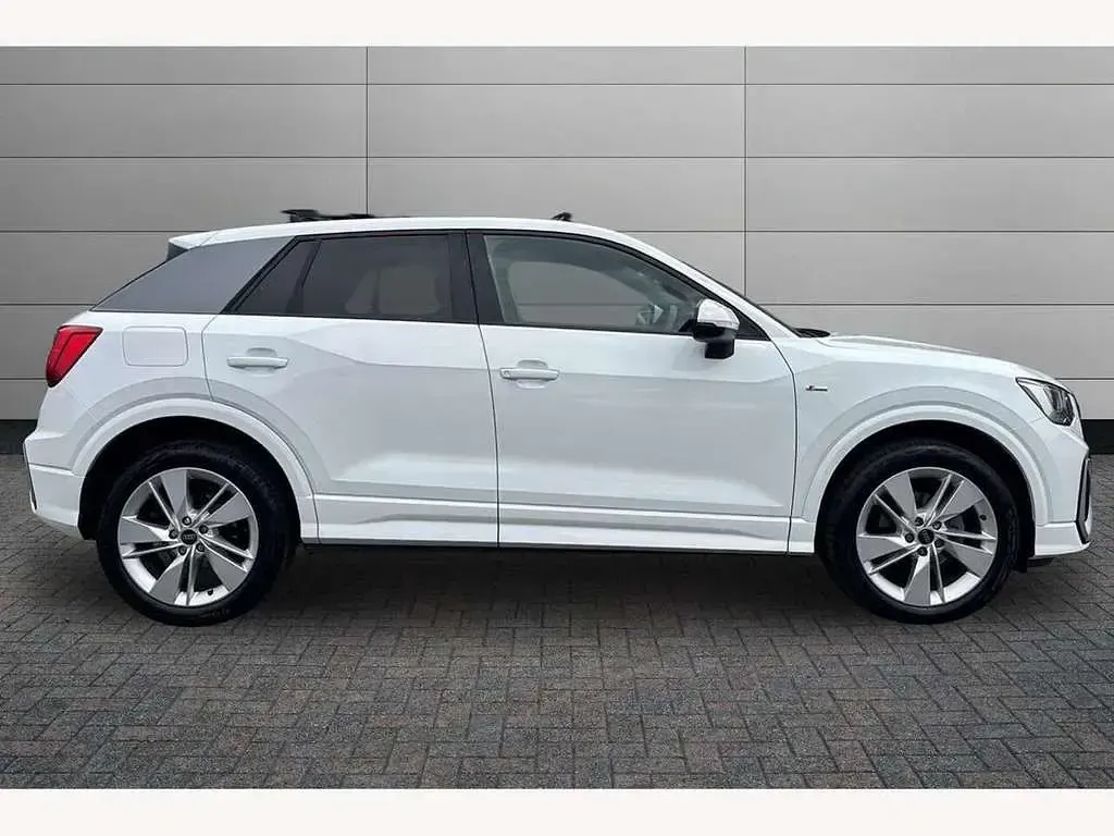 Used Audi Q2 S-Line 150 HP (110 kW) 2023 White SUV