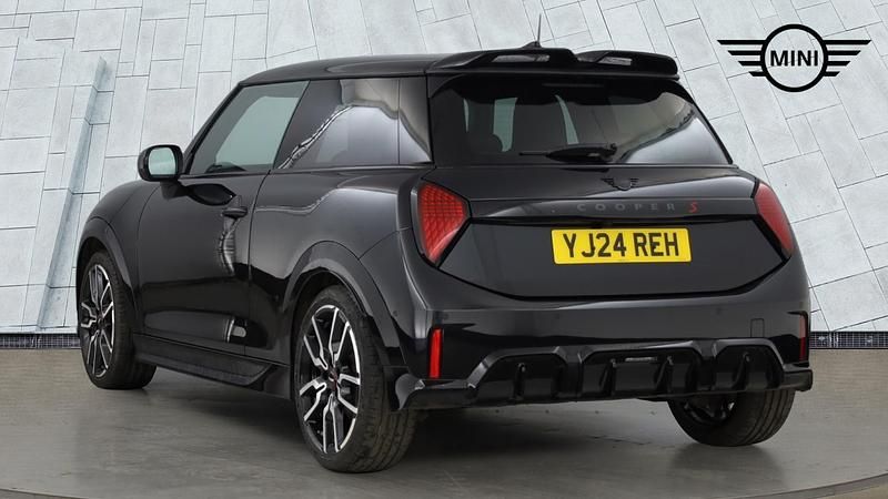 Used Mini Cooper S Hatch 201 HP (147 kW) 2024 Black Hatchback