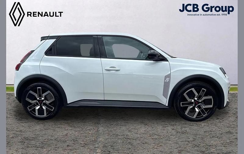 Used Renault R5 Komfort 110 kW (150 HP) 2025 White Hatchback
