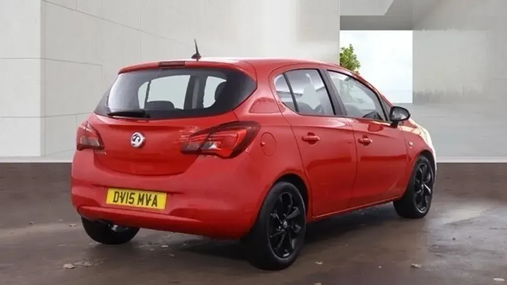 Used Vauxhall Corsa SRi 90 HP (66 kW) 2015 Red Hatchback