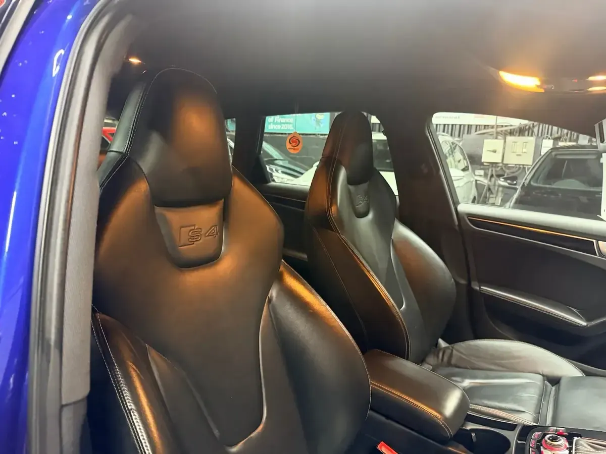 Used Audi A4 Black Edition 328 HP (241 kW) 2015 Blue Estate