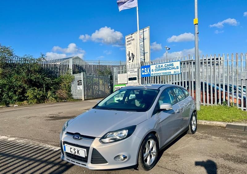Used Ford Focus Zetec 115 HP (84 kW) 2012 Silver Hatchback