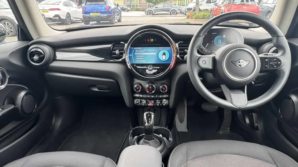 Used Mini Cooper Classic 134 HP (98 kW) 2023 Green Hatchback
