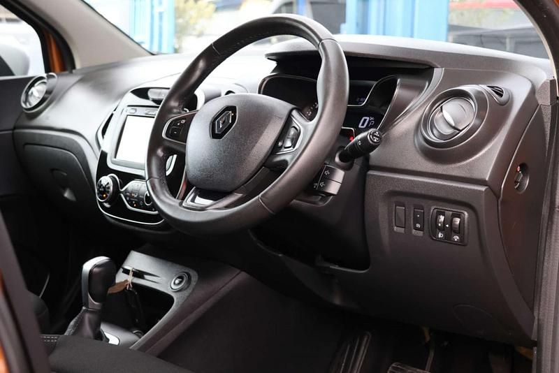 Used Renault Captur Iconic 2018 Orange and silver SUV