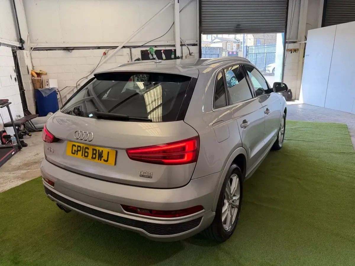 Begagnad Audi Q3 S-Line 180 HK (132 kW) 2016 Silver SUV