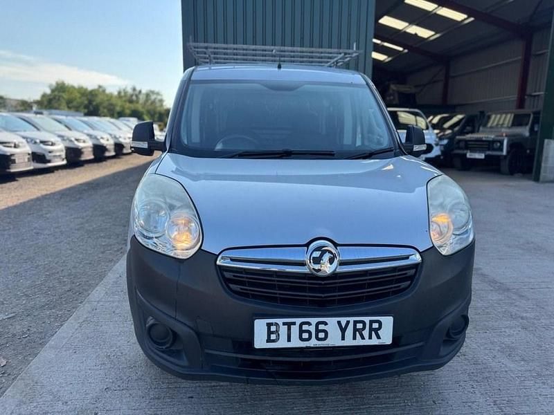 Second-hand Vauxhall Combo S 95 CP (69 kW) 2017 Argintiu Monovolum
